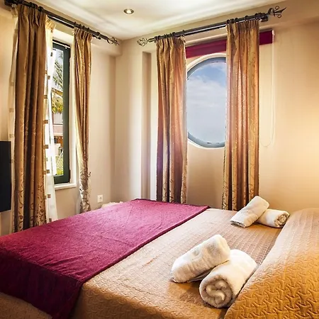 Estate Kares Aparthotel