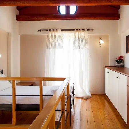 Estate Kares Aparthotel Tílisos