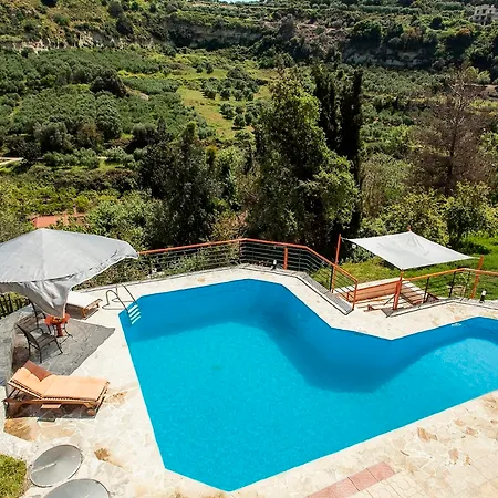 Aparthotel Estate Kares 4*