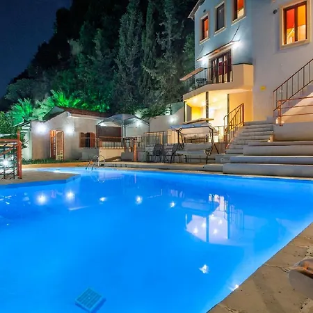 Aparthotel Estate Kares
