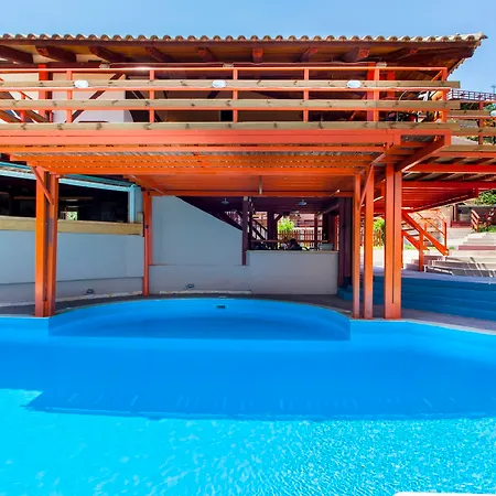 Aparthotel Estate Kares 4*
